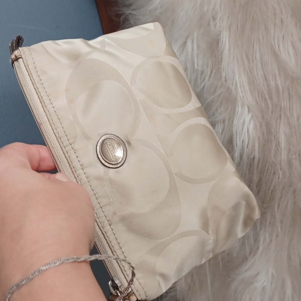 Coach Pouch - Picture 15 of 15